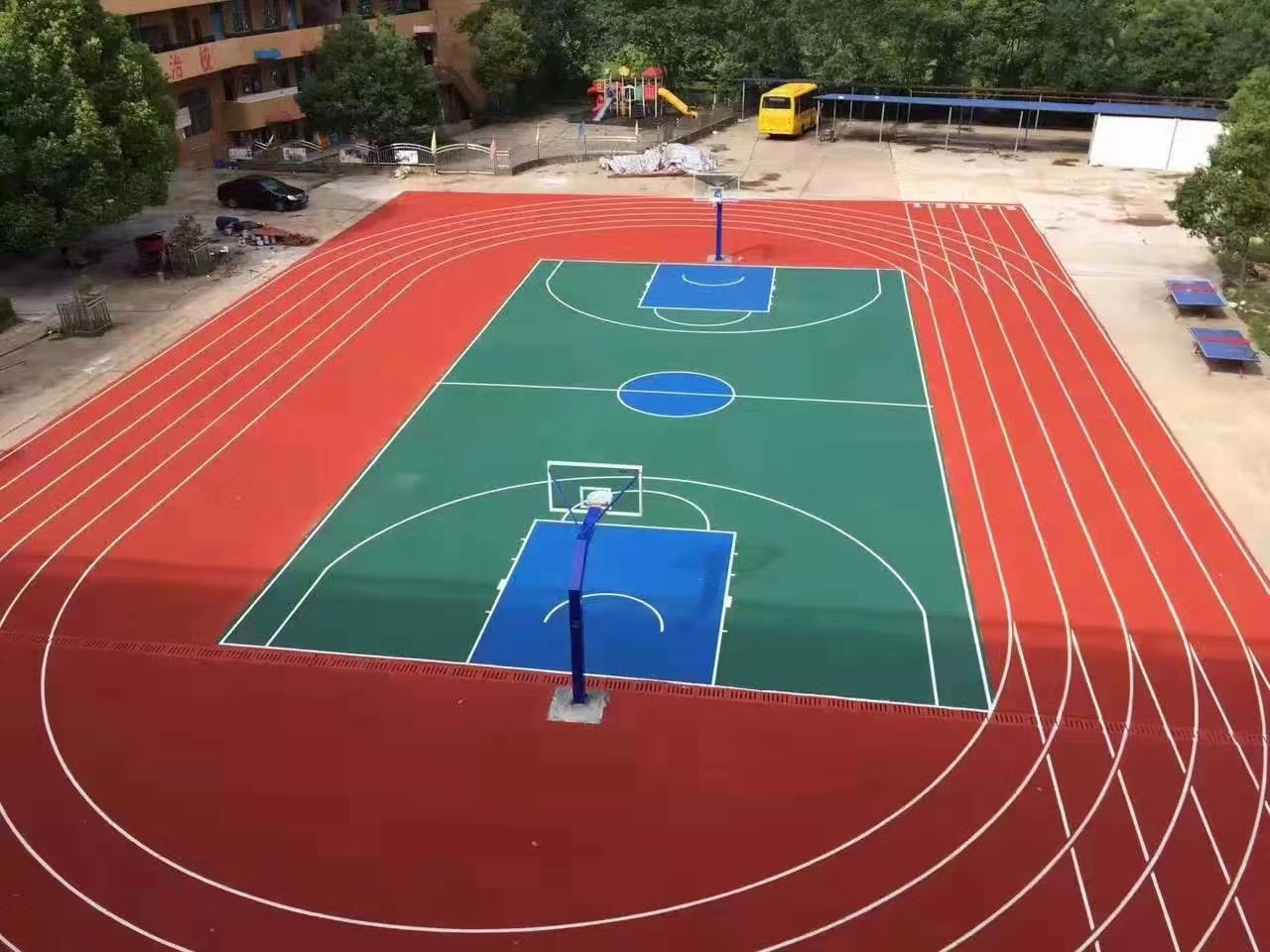 塑胶跑道面层的维护与保养